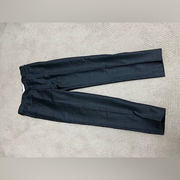 Suitsupply Size 34R Navy suit with 30/30 pant. Like New… hardly warn. - Picture 6 of 6